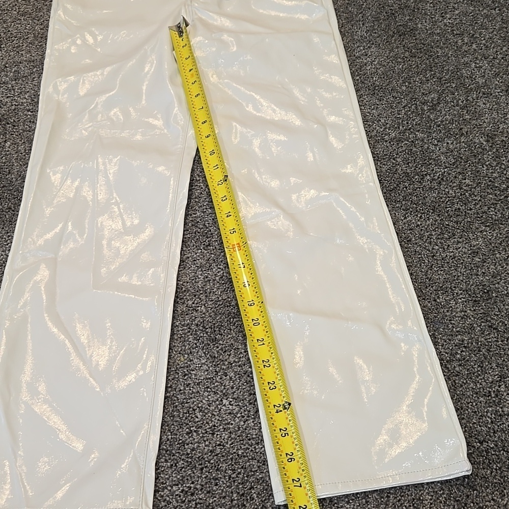 NWT Good American Women's Curve Fsux Leather Straight Leg Bone Jeans Sz 2/26 - Picture 4 of 15